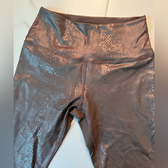 Beyond Yoga High waist Bronze Viper Legging - Picture 3 of 9